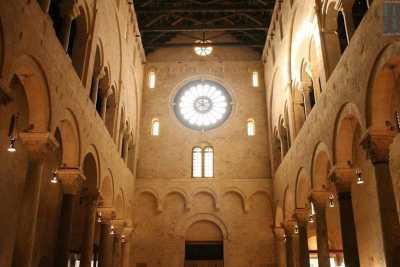 I mille volti della Cattedrale di Bari, le cui mura raccontano la storia della citt�